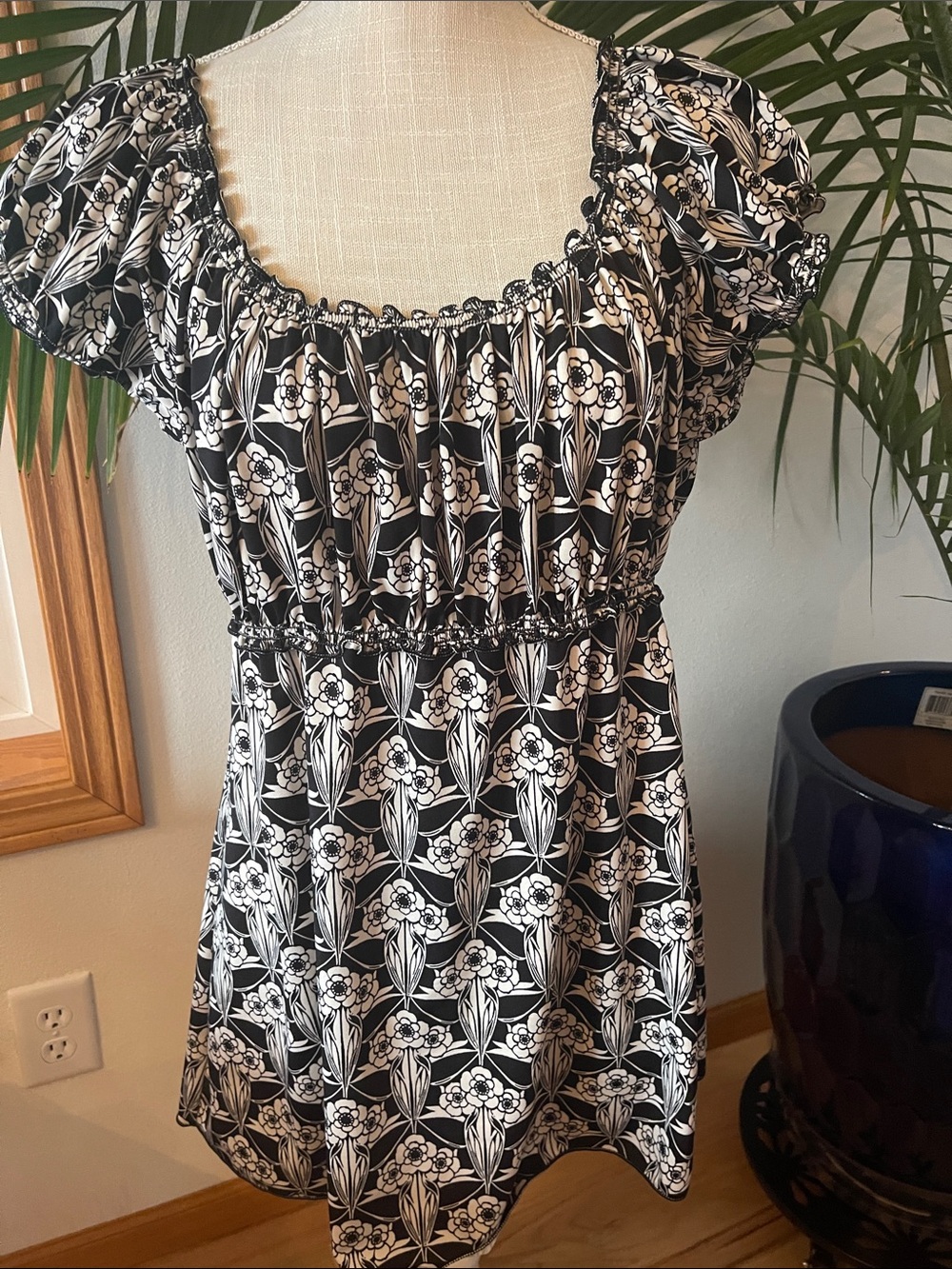 Max Edition Black and White Floral Empire-Waist Blouse